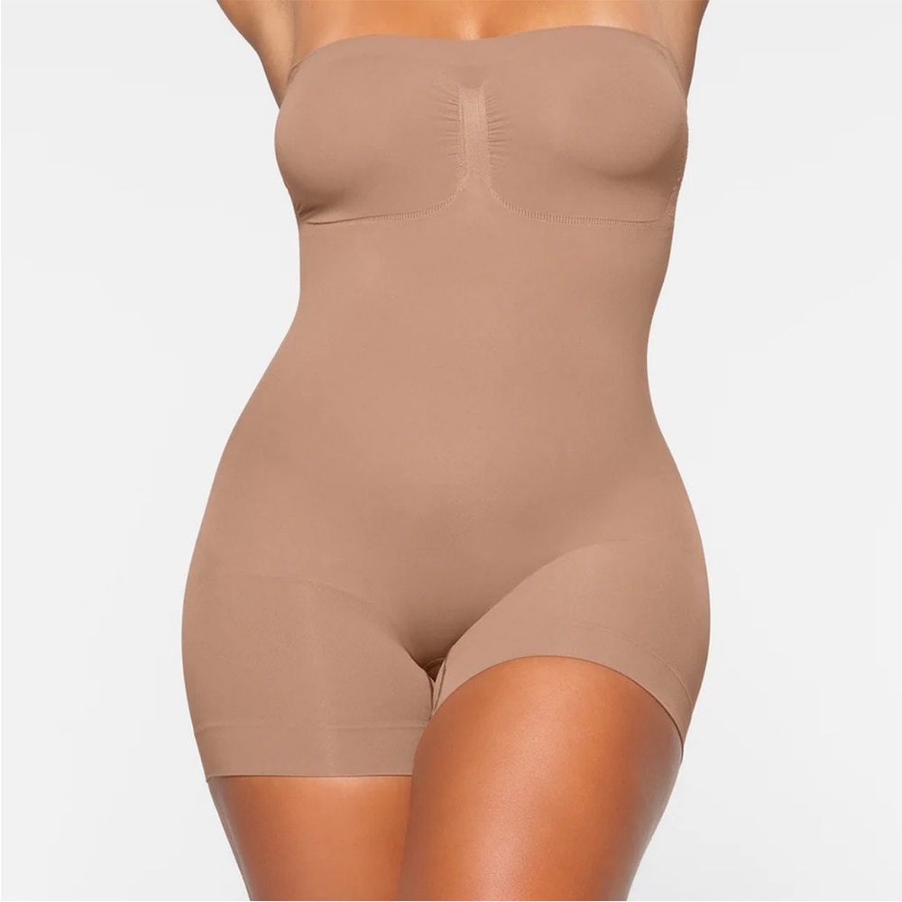 Skims strapless sculpting body shorts